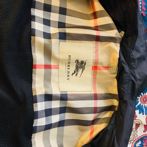 Burberry - Picture 2 of 4